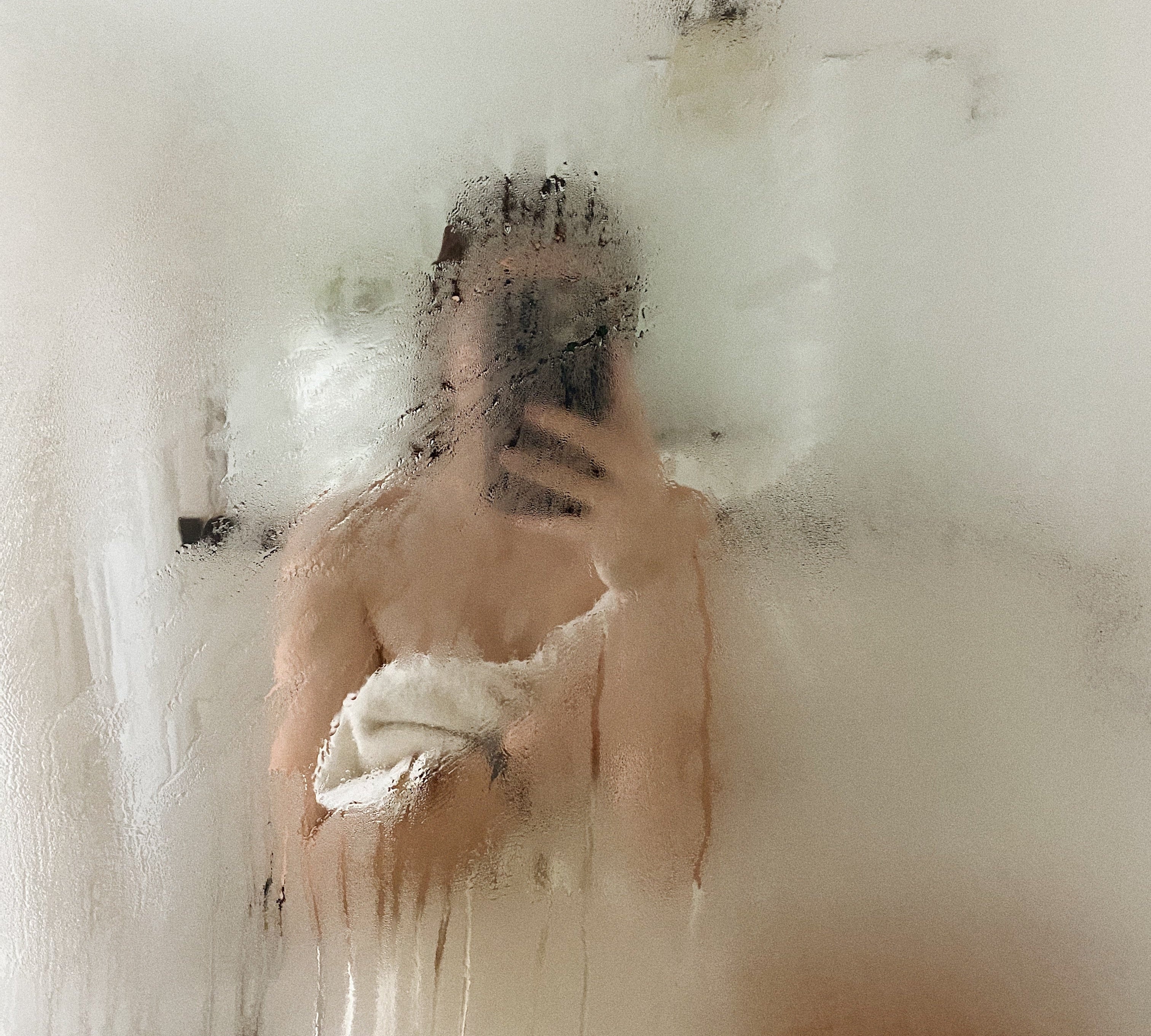 Sécheresse vaginale en préménopause : femme sereine, illustration de l'article Ginama