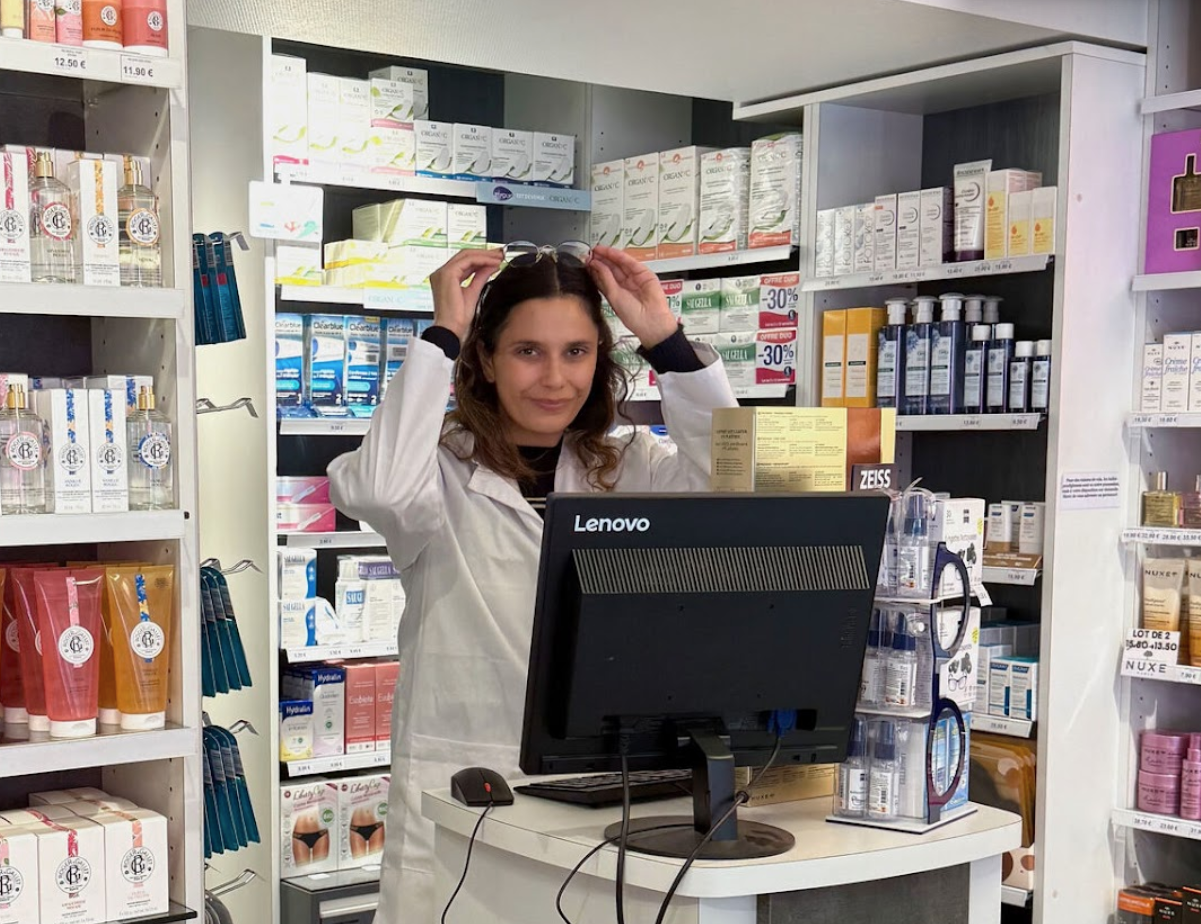 photo_Heloise_comptoir_pharmacie.png